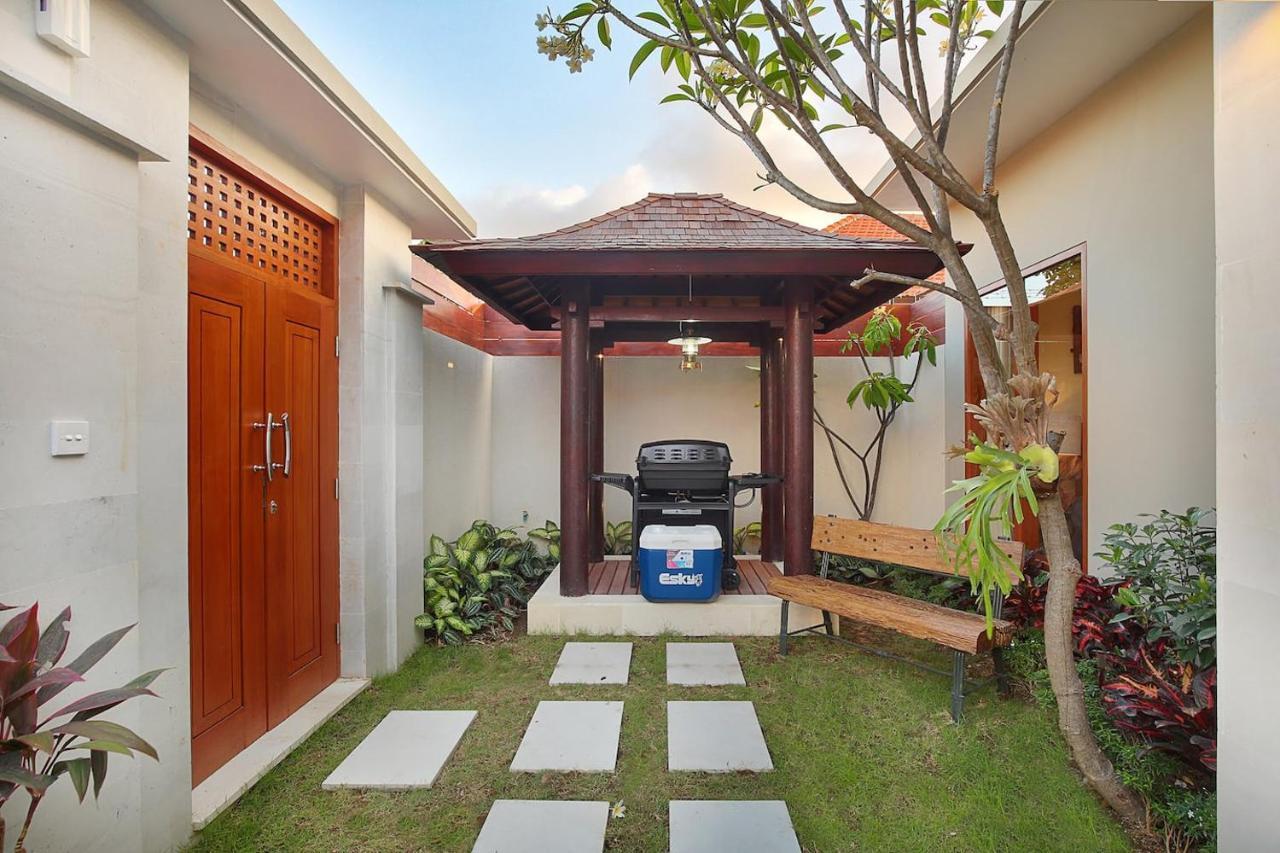 Kae Villa Anggrek Seminyak Esterno foto